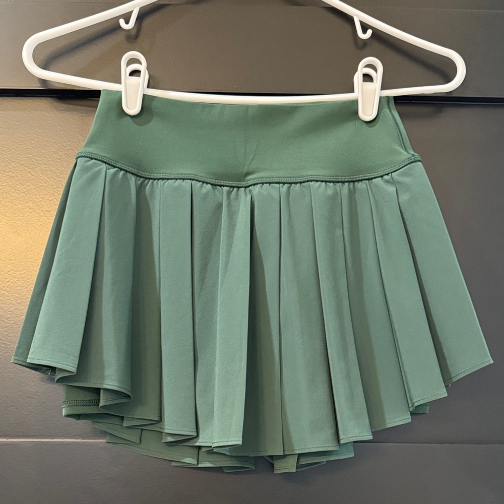 Offline Asymmetrical Hem Skirt with Briefs